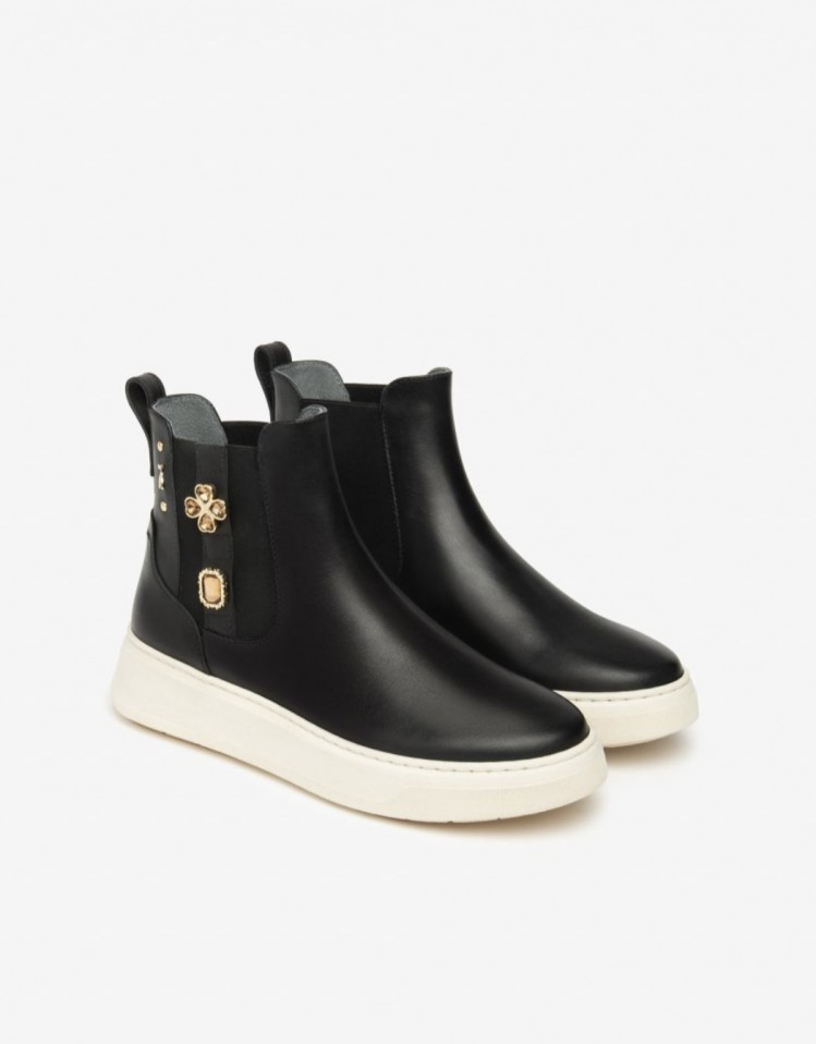 Stivaletti Chelsea in pelle e charm