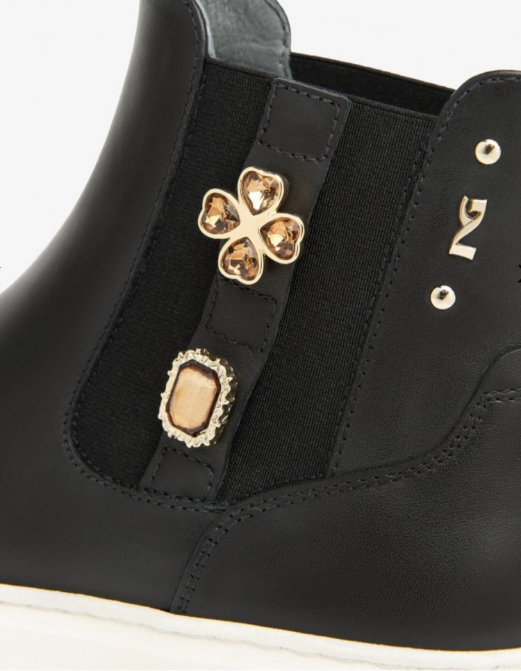 Stivaletti Chelsea in pelle e charm