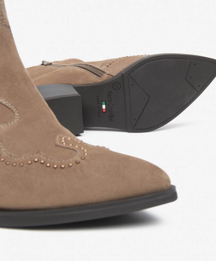 Texano basso beige in suede NeroGiardini