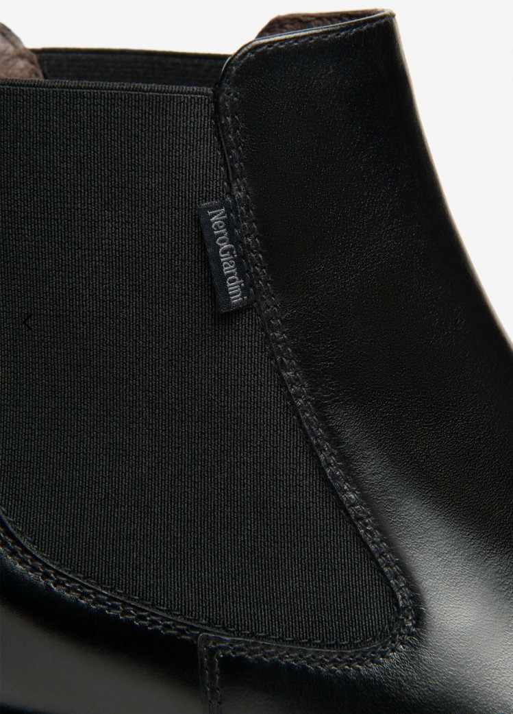 Stivaletto Chelsea in pelle NeroGiardini
