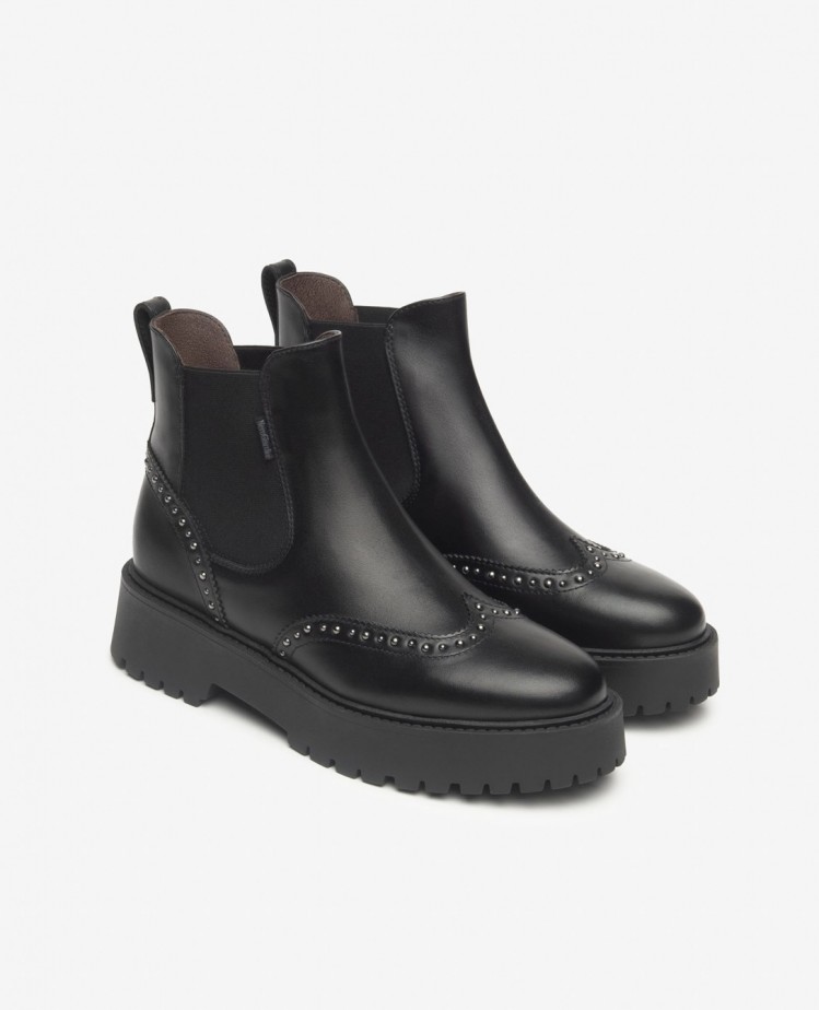 Stivaletto Chelasea borchiette NeroGiardini