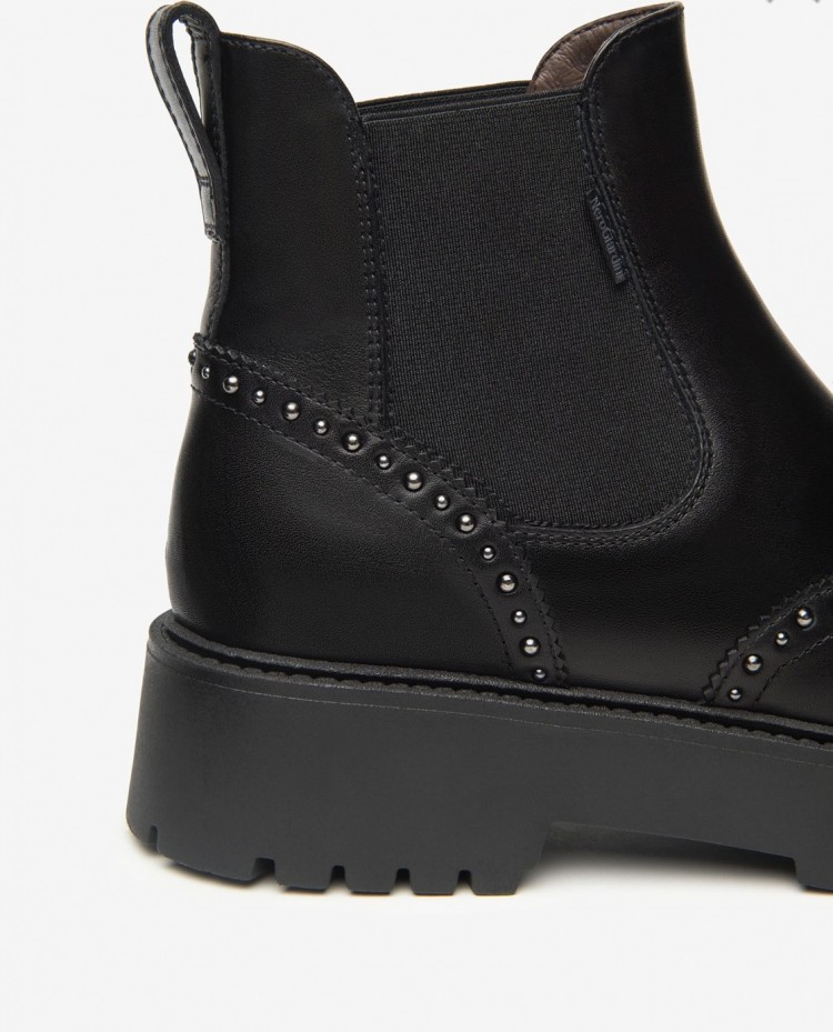 Stivaletto Chelasea borchiette NeroGiardini