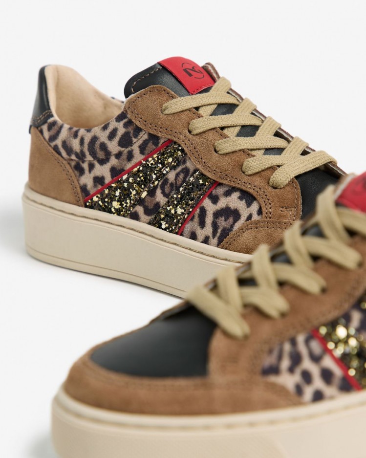 Sneakers bimba maculata in camoscio e pelle